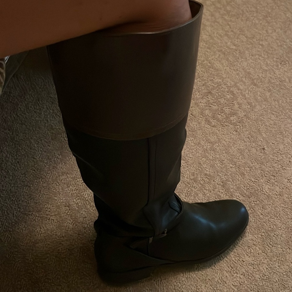 Women’s black boots